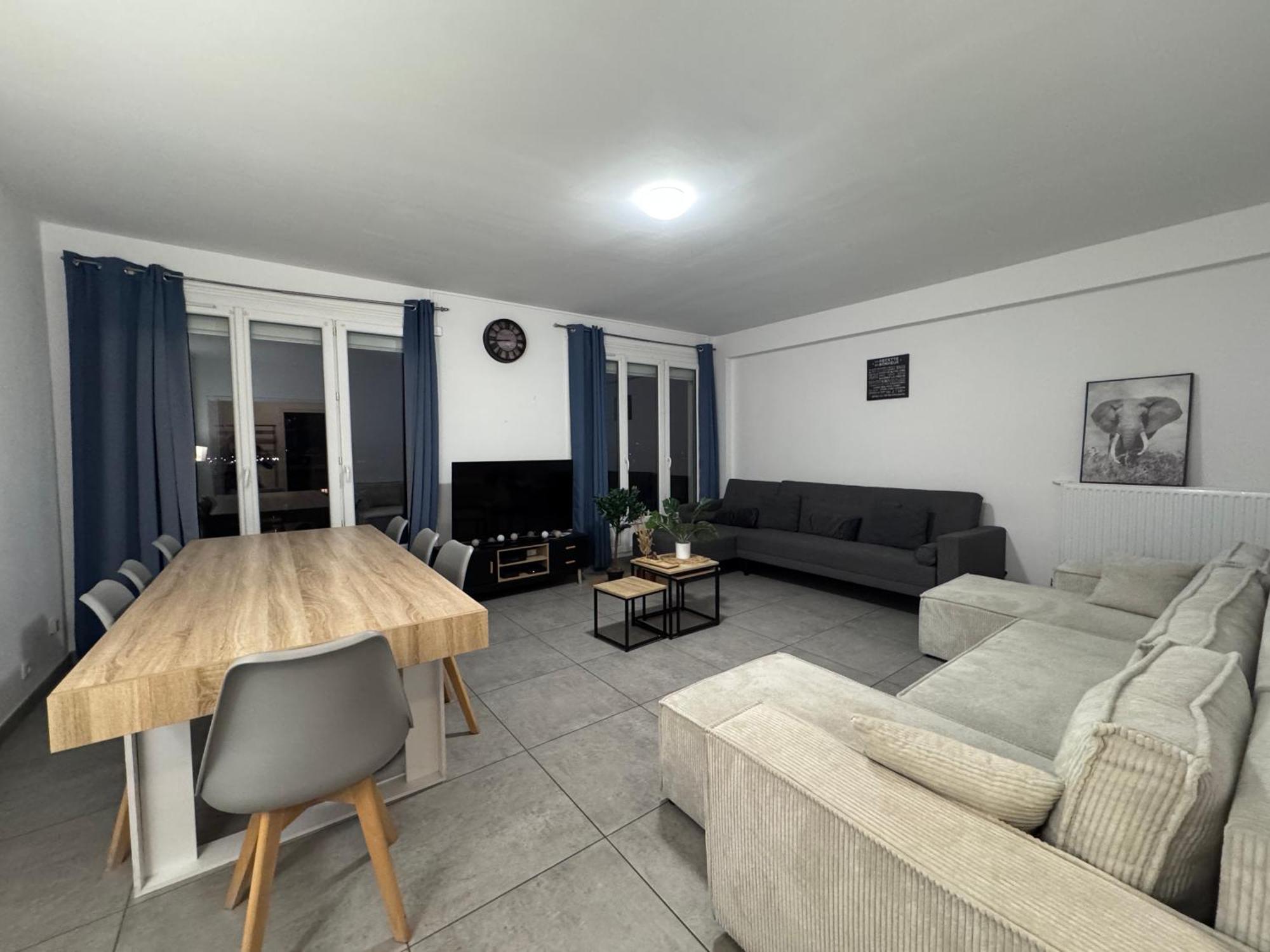 Appartement Le Spacieux - Circuit - Parking - 8 personnes - Rêve au Mans à Le Mans Extérieur photo